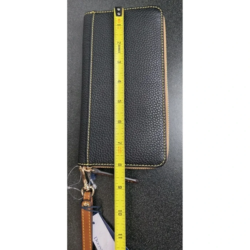 NEW Dooney‎ & Bourke Pebble Grain Big Zip Around Wristlet  Wallet Clutch Black
